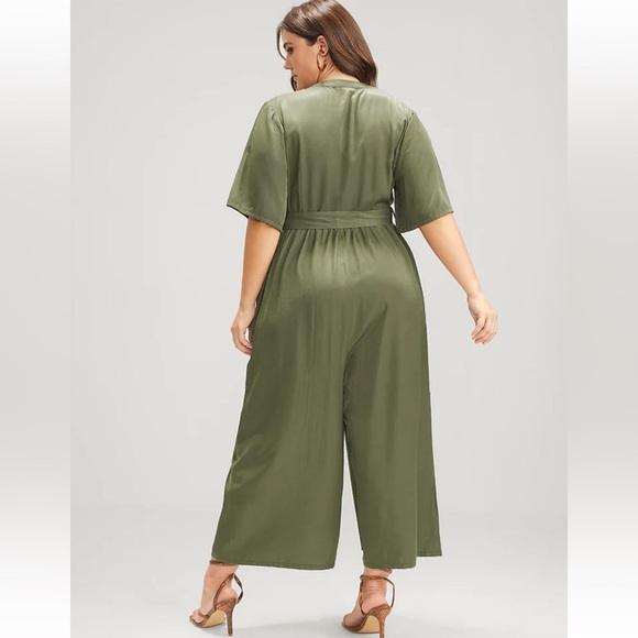 BloomChic Plus Size 4XL Solid Pocket Button Belted Jumpsuit us26 - Picture 2 of 6